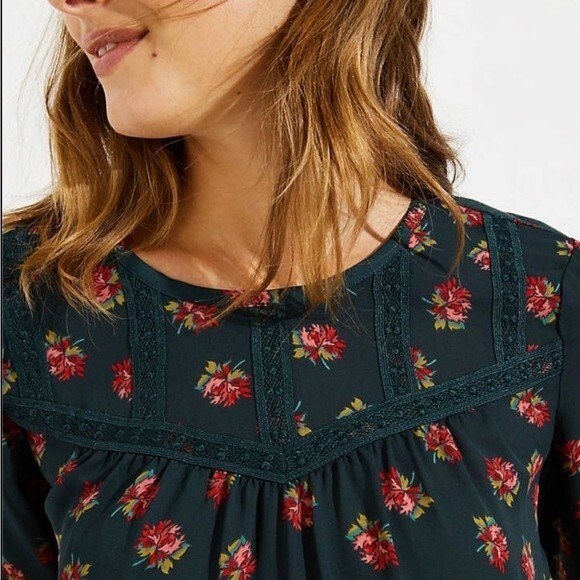 Loft forrest green rosebud lacy mixed media top size small - Picture 3 of 7